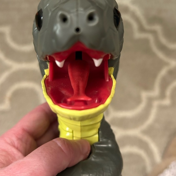 Cobra Fingerling Reptile Toy -  Green and Yellow - Picture 6 of 6